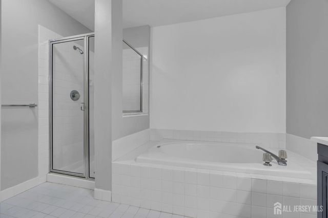 8 Pine Valley Lane, Monroe, NJ 08831