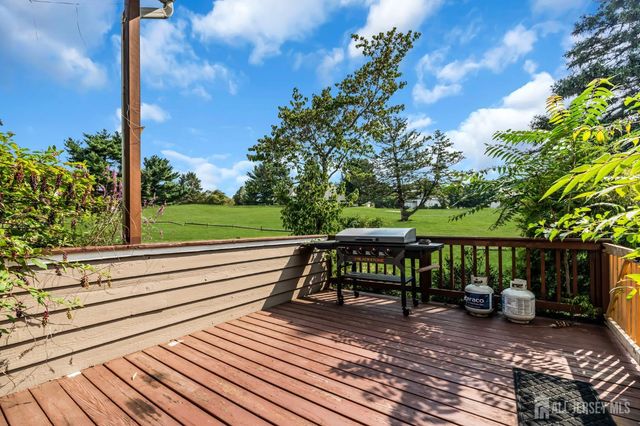 8 Pine Valley Lane, Monroe, NJ 08831
