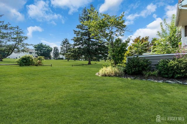 8 Pine Valley Lane, Monroe, NJ 08831