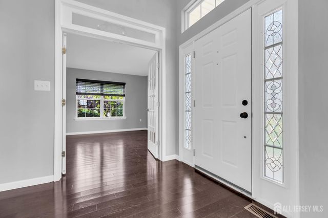 8 Pine Valley Lane, Monroe, NJ 08831