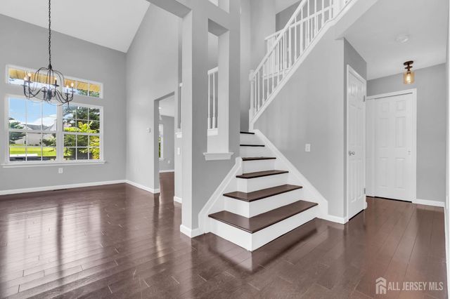 8 Pine Valley Lane, Monroe, NJ 08831