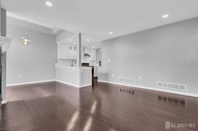 8 Pine Valley Lane, Monroe, NJ 08831
