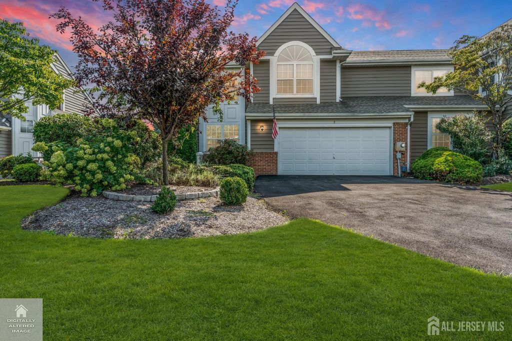 8 Pine Valley Lane, Monroe, NJ 08831