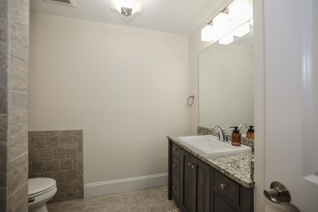 Image 16 of property listing at 580 Winnacunnet Rd Unit 105, Hampton, NH 03842