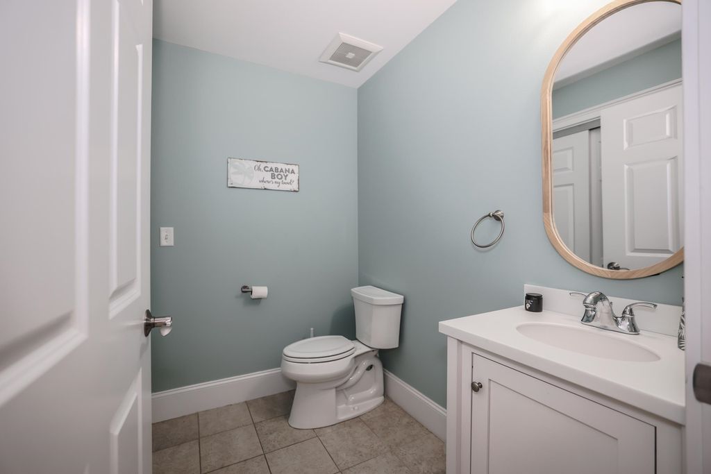 Image 17 of property listing at 580 Winnacunnet Rd Unit 105, Hampton, NH 03842
