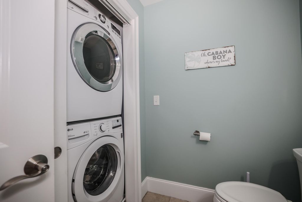 Image 18 of property listing at 580 Winnacunnet Rd Unit 105, Hampton, NH 03842