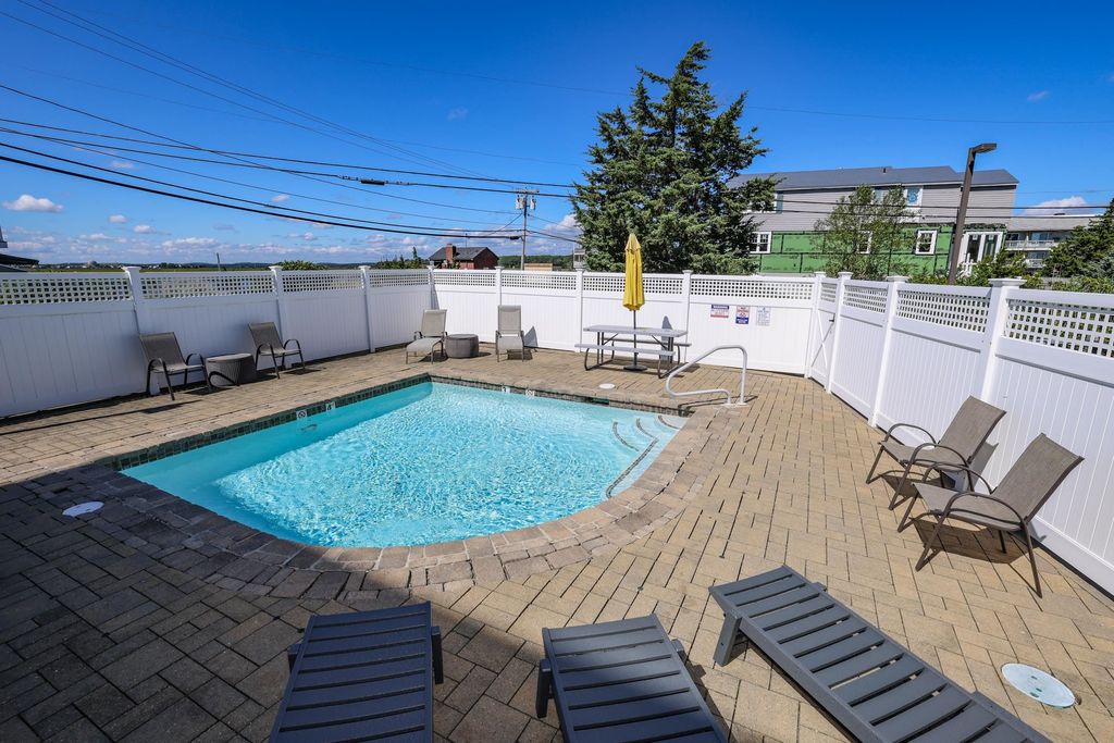 Image 22 of property listing at 580 Winnacunnet Rd Unit 105, Hampton, NH 03842