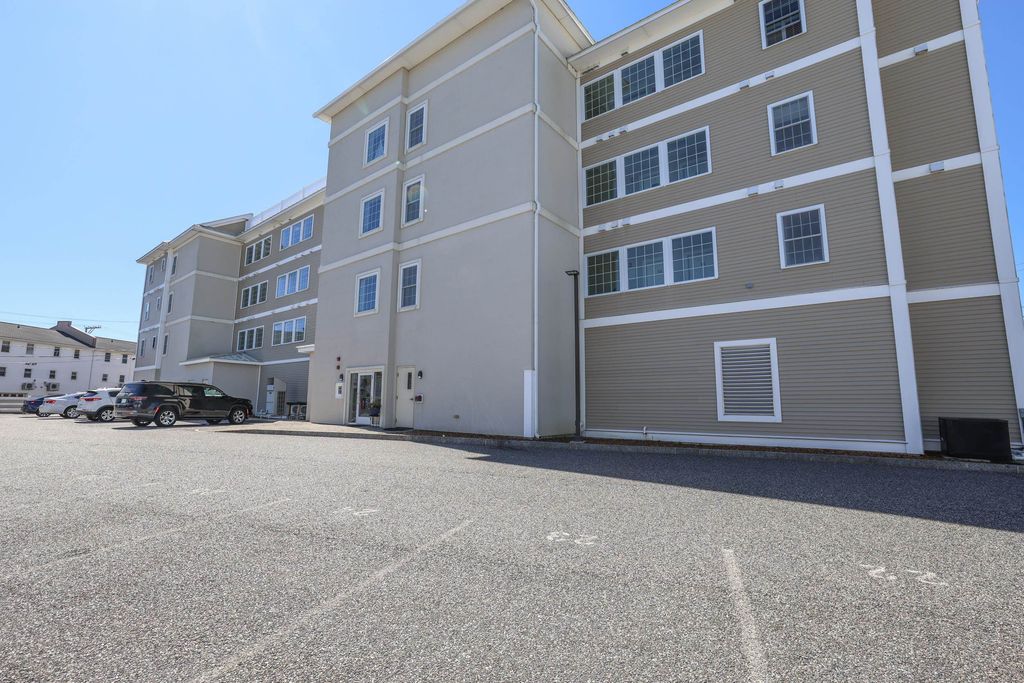 Image 25 of property listing at 580 Winnacunnet Rd Unit 105, Hampton, NH 03842