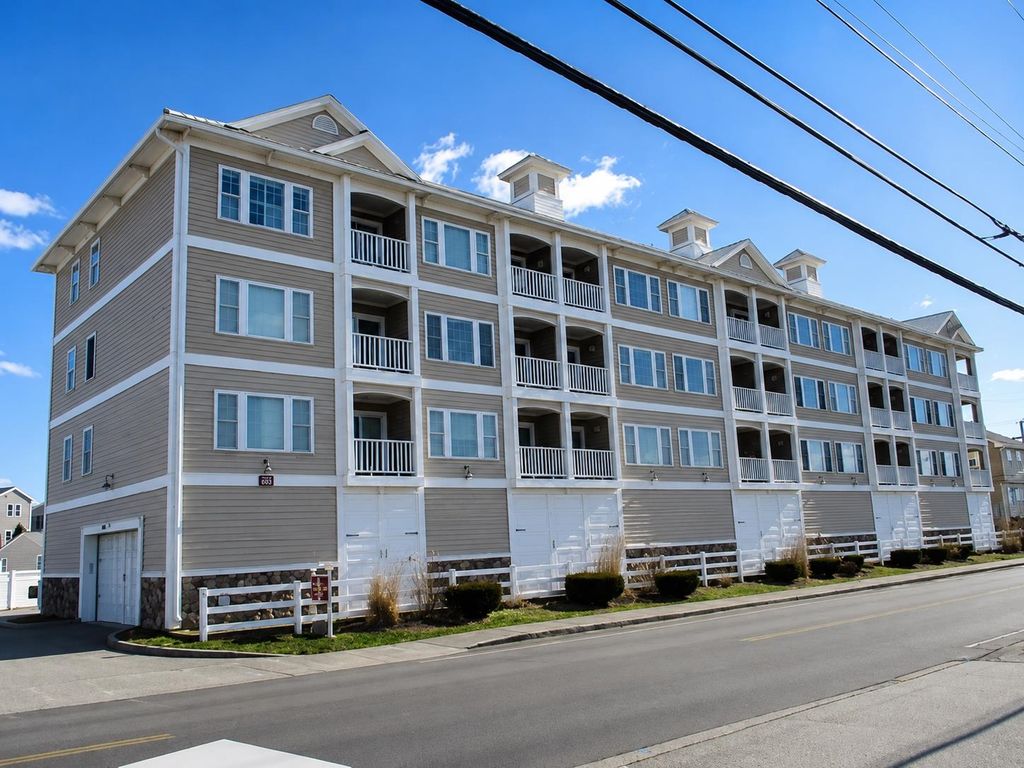 Image 4 of property listing at 580 Winnacunnet Rd Unit 105, Hampton, NH 03842