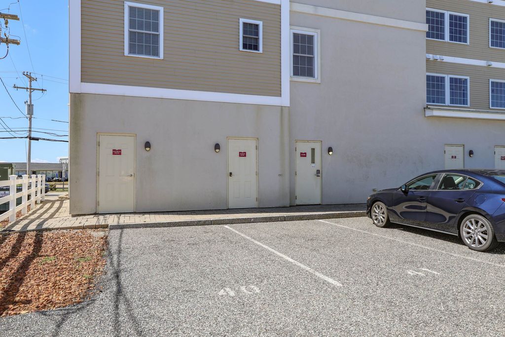 Image 27 of property listing at 580 Winnacunnet Rd Unit 105, Hampton, NH 03842