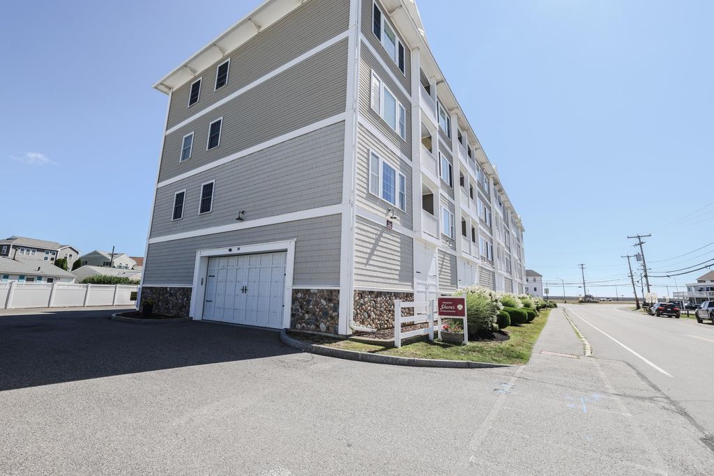 Image 28 of property listing at 580 Winnacunnet Rd Unit 105, Hampton, NH 03842