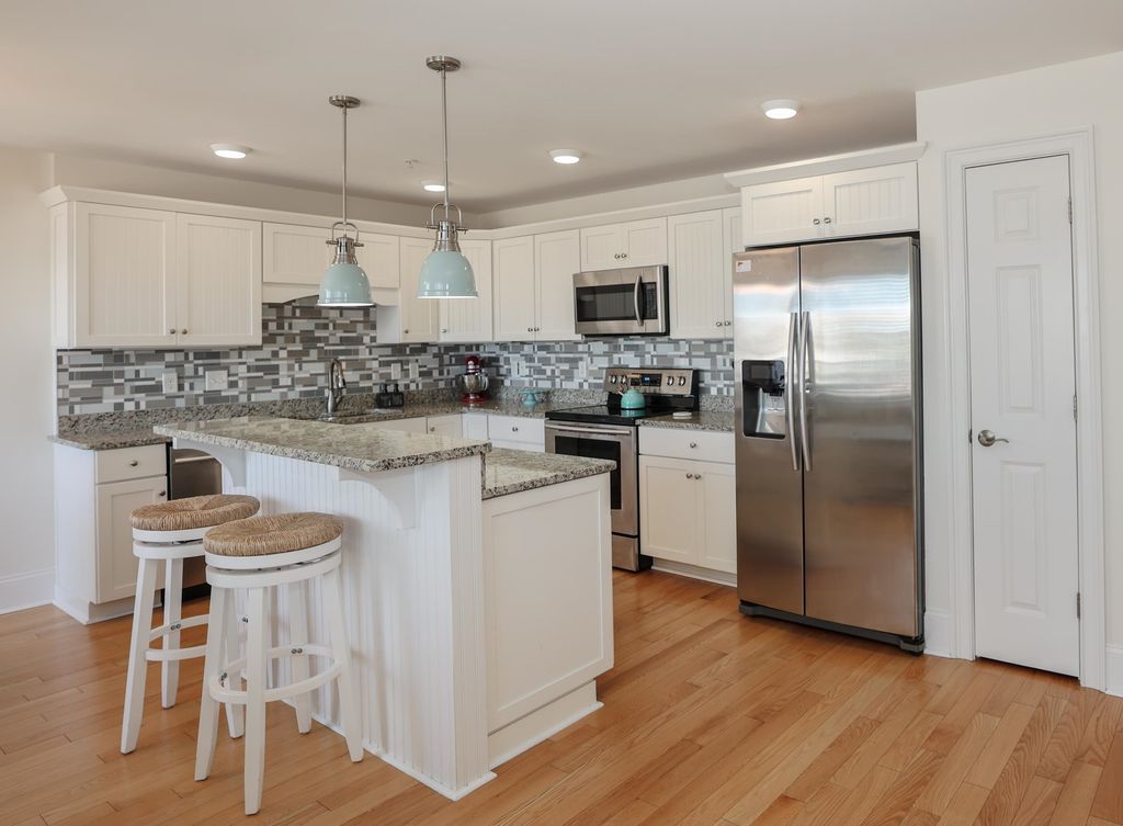 Image 6 of property listing at 580 Winnacunnet Rd Unit 105, Hampton, NH 03842