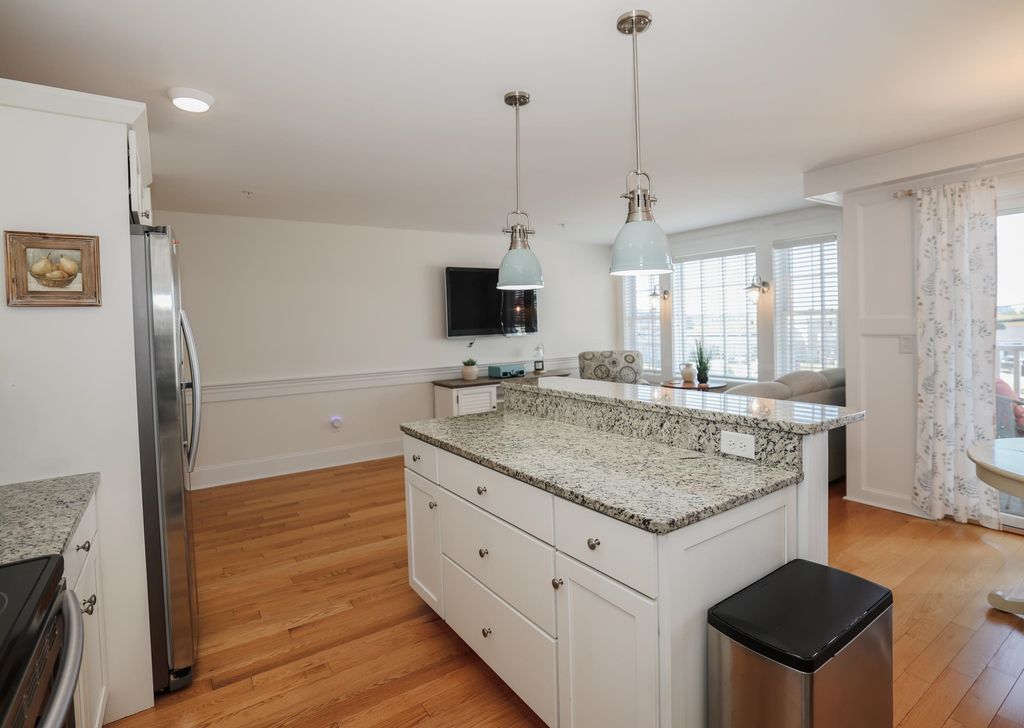 Image 7 of property listing at 580 Winnacunnet Rd Unit 105, Hampton, NH 03842