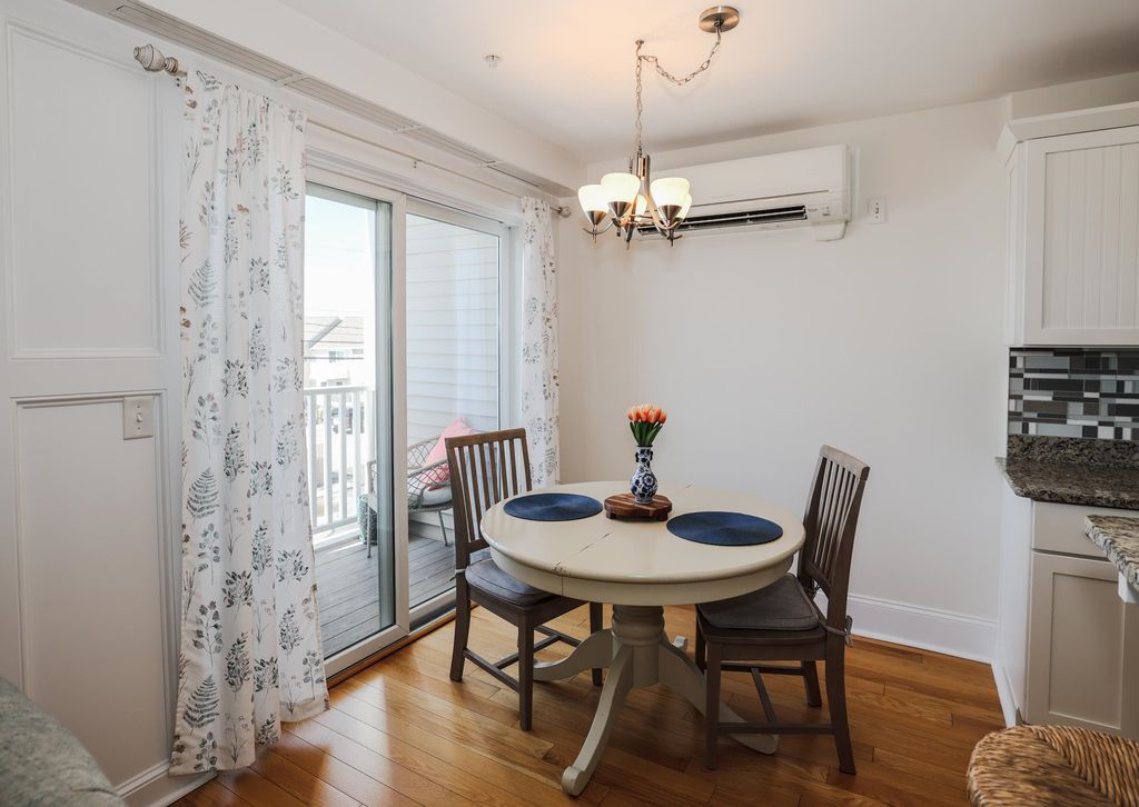 Image 9 of property listing at 580 Winnacunnet Rd Unit 105, Hampton, NH 03842