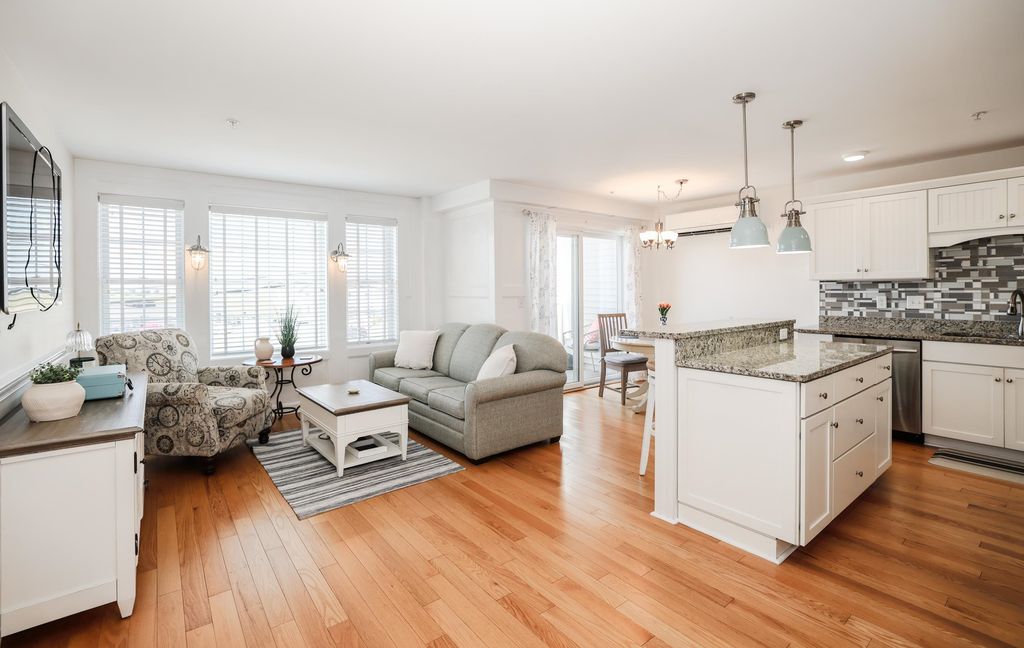Image 10 of property listing at 580 Winnacunnet Rd Unit 105, Hampton, NH 03842