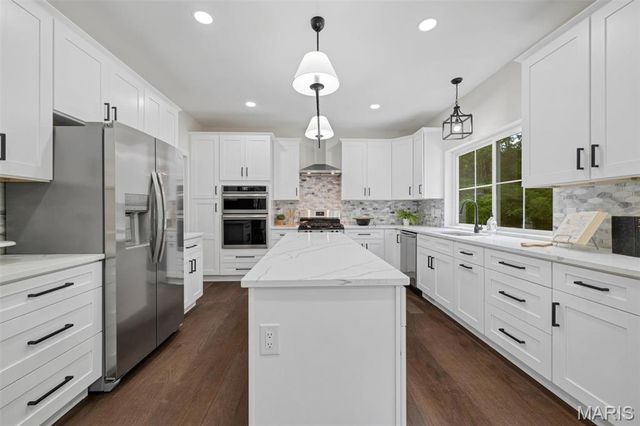 683 Bellerive Estates Drive, St Louis, MO 63141
