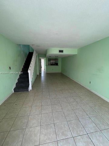 1174 W 40th St 48, Hialeah, FL 33012