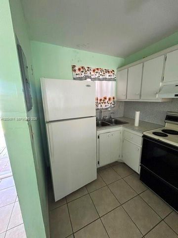 1174 W 40th St 48, Hialeah, FL 33012