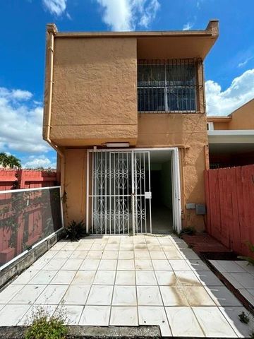 1174 W 40th St 48, Hialeah, FL 33012
