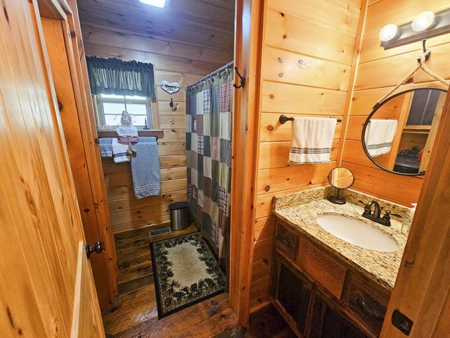 799 Cherokee Oaks Road, Murphy, NC 28906