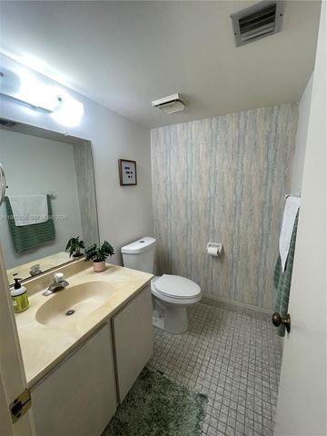 6800 Cypress Rd 305, Plantation, FL 33317