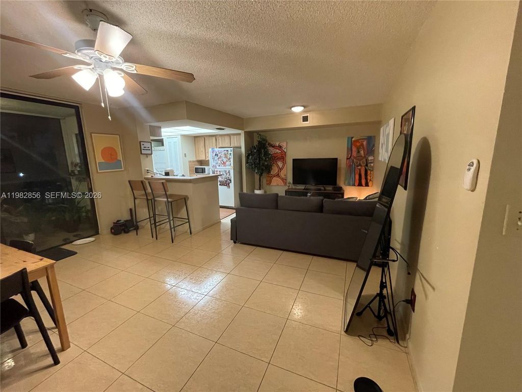6800 Cypress Rd 305, Plantation, FL 33317
