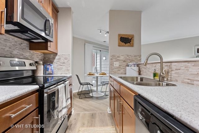 1620 Lincoln Meadows Circle 1121, Schaumburg, IL 60173