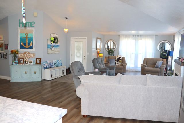 233 Castle Gate Drive, Seymour, MO 65746