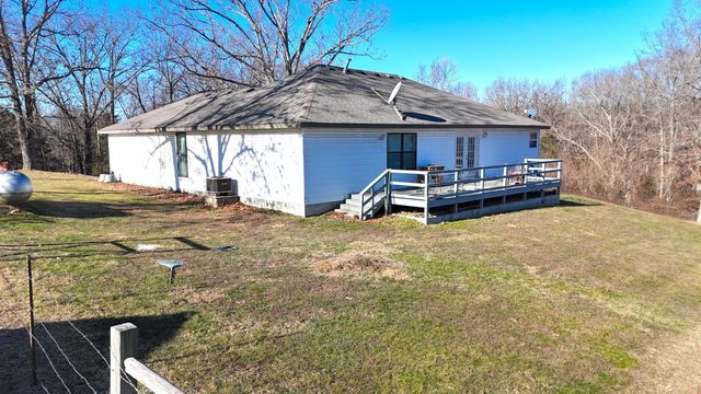233 Castle Gate Drive, Seymour, MO 65746