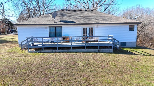 233 Castle Gate Drive, Seymour, MO 65746