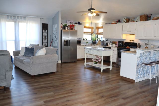 233 Castle Gate Drive, Seymour, MO 65746