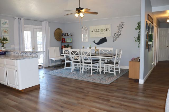 233 Castle Gate Drive, Seymour, MO 65746