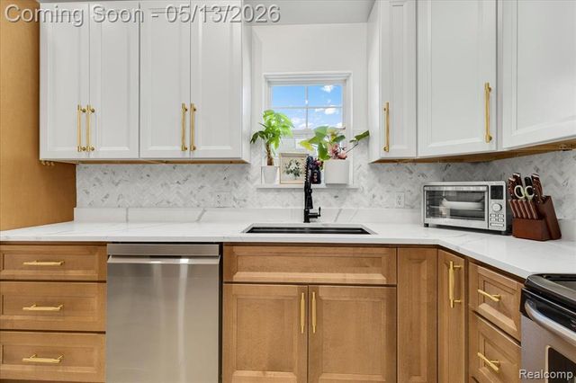 45761 Gable Drive, Macomb, MI 48044