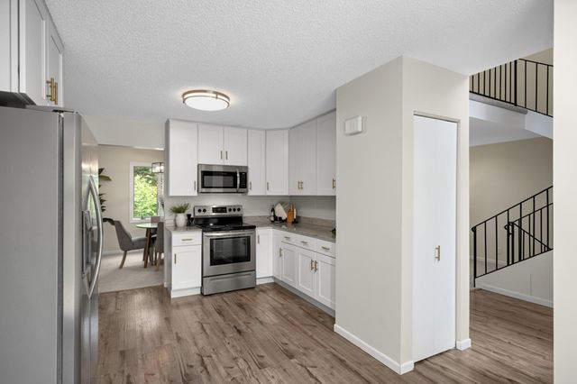 1159 Edgcumbe Road, Saint Paul, MN 55105