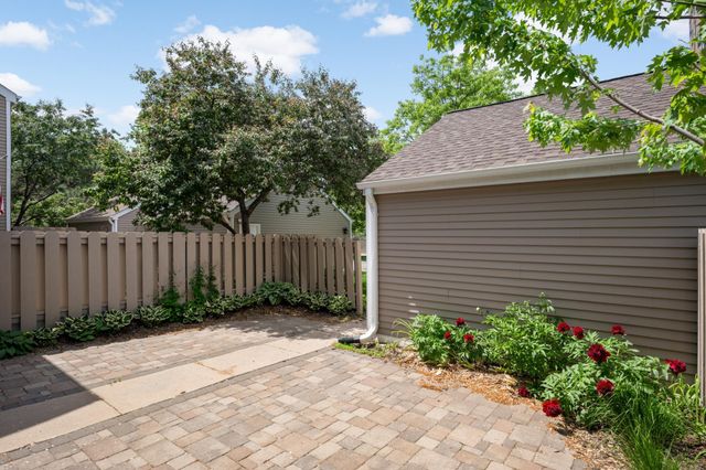 1159 Edgcumbe Road, Saint Paul, MN 55105