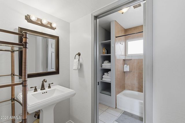 4218 W BOCA RATON Road, Phoenix, AZ 85053