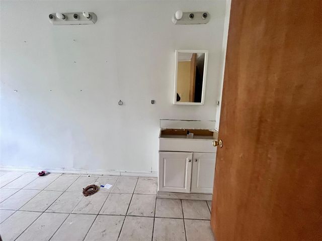 20043 Wyoming Avenue, Detroit, MI 48221