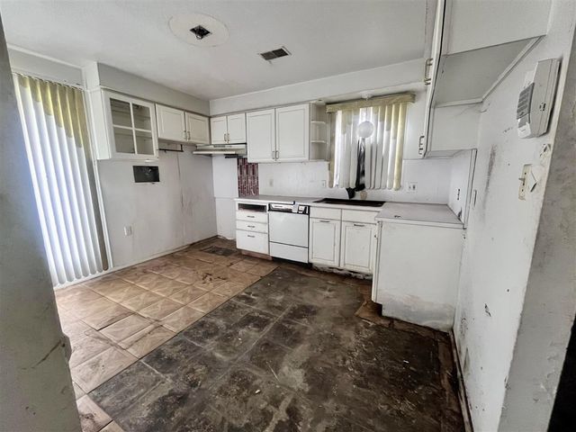 20043 Wyoming Avenue, Detroit, MI 48221