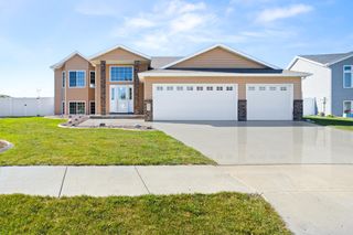 4856 48th Avenue S, Fargo, ND 58104