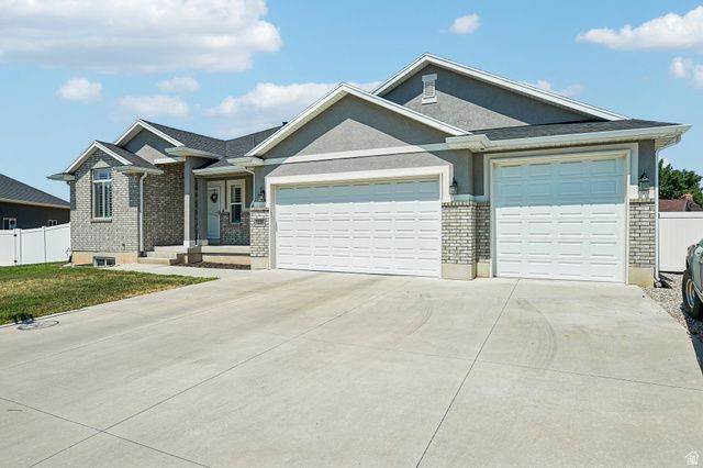 1438 W 2535 N, Clinton, UT 84015