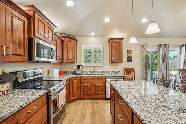 1438 W 2535 N, Clinton, UT 84015