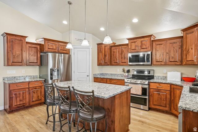1438 W 2535 N, Clinton, UT 84015