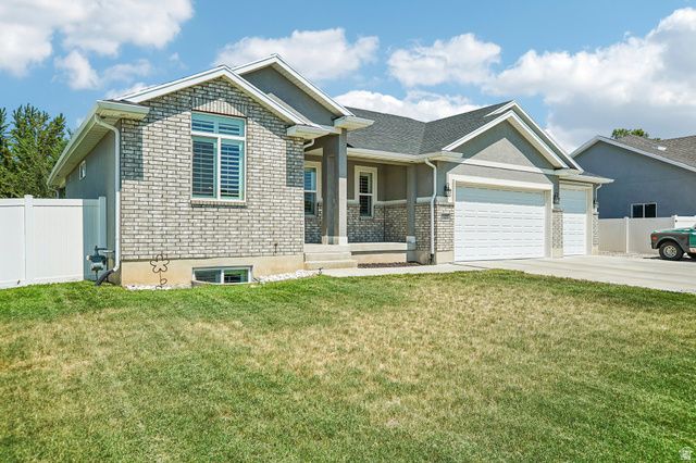 1438 W 2535 N, Clinton, UT 84015