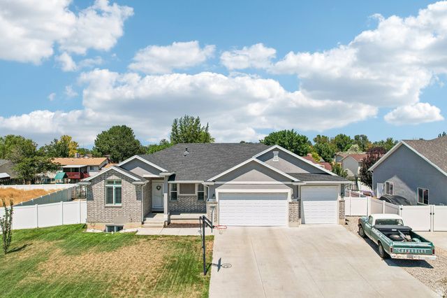 1438 W 2535 N, Clinton, UT 84015