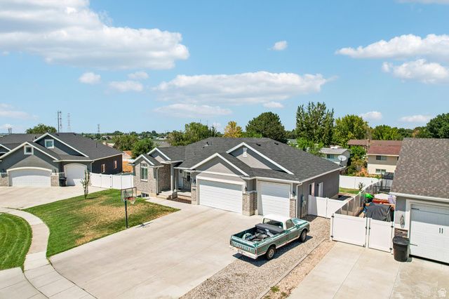 1438 W 2535 N, Clinton, UT 84015