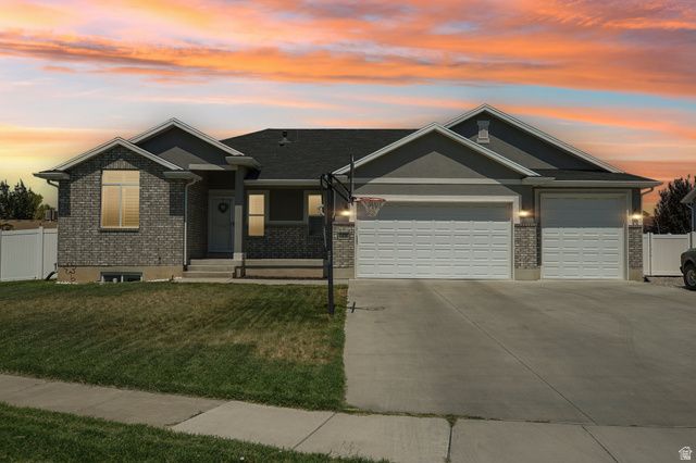 1438 W 2535 N, Clinton, UT 84015