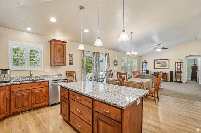1438 W 2535 N, Clinton, UT 84015
