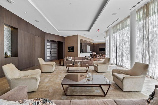 580 Washington St 1014, Boston, MA 02111