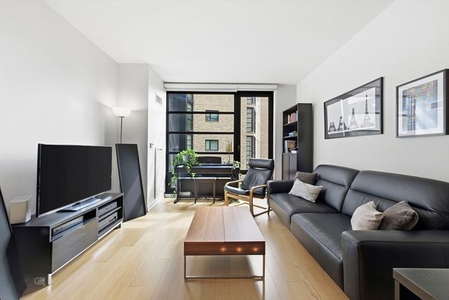 580 Washington St 1014, Boston, MA 02111