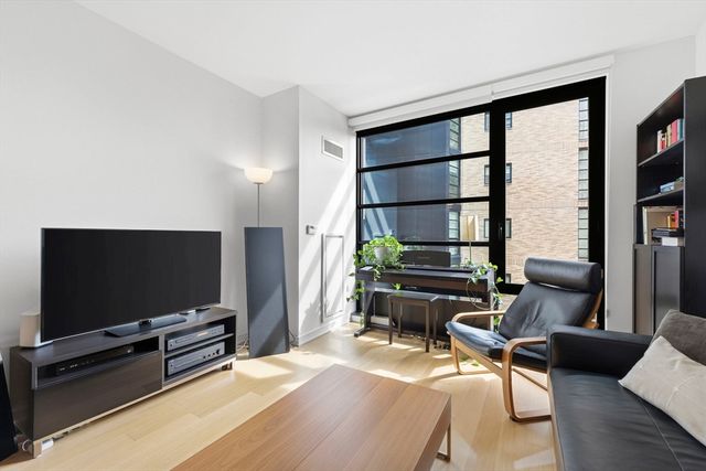 580 Washington St 1014, Boston, MA 02111